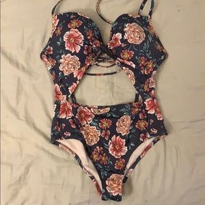 Shade n Shore 34DD halter top one piece suit